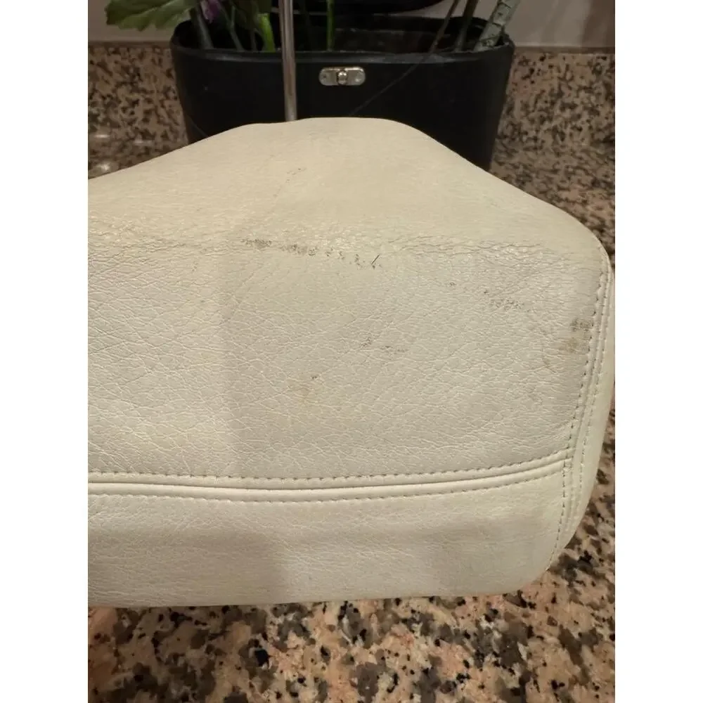 Vintage COACH 4156 Belted Soho ivory Leather Cross-body Bag (150